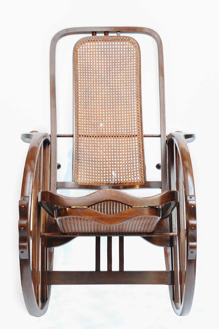 Early 20th Century  Rocking Chair with footrest by Antonio Volpe For Sale